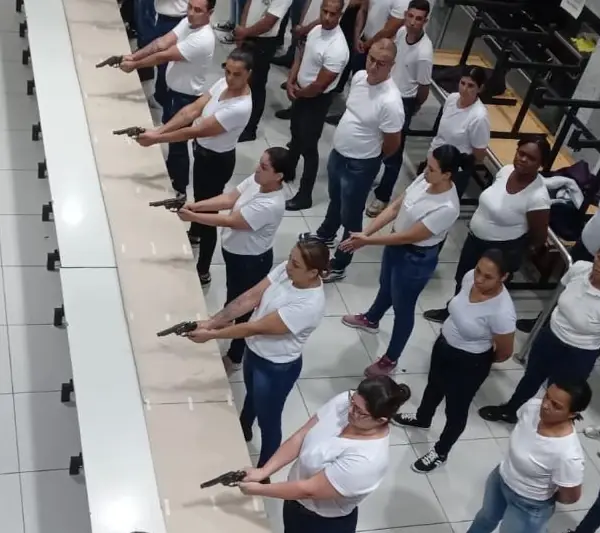 Sala de aula da UZIL com turma de formação de vigilantes em São Miguel Paulista